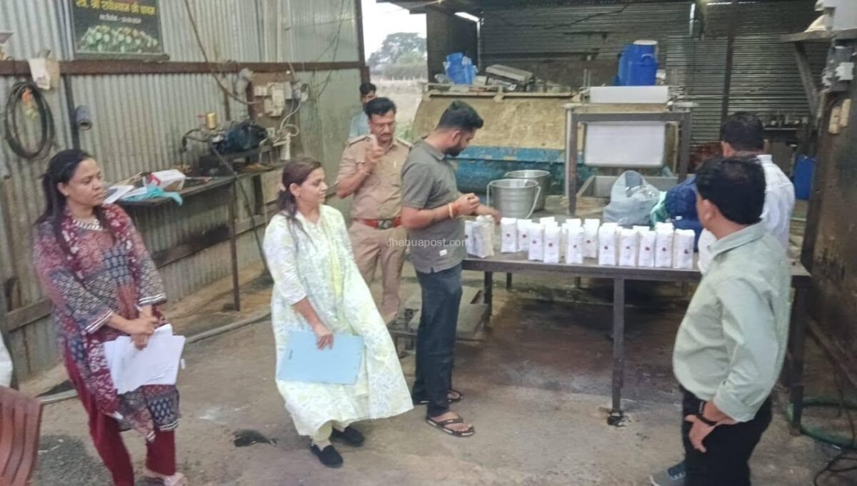 रतलाम से झाबुआ के मेघनगर पहुंच रहा था 'सफेद जहर', जावरा में नकली दूध का भांडाफोड़ 8 रतलाम से झाबुआ के मेघनगर पहुंच रहा था ‘सफेद जहर’, जावरा में नकली दूध का भांडाफोड़