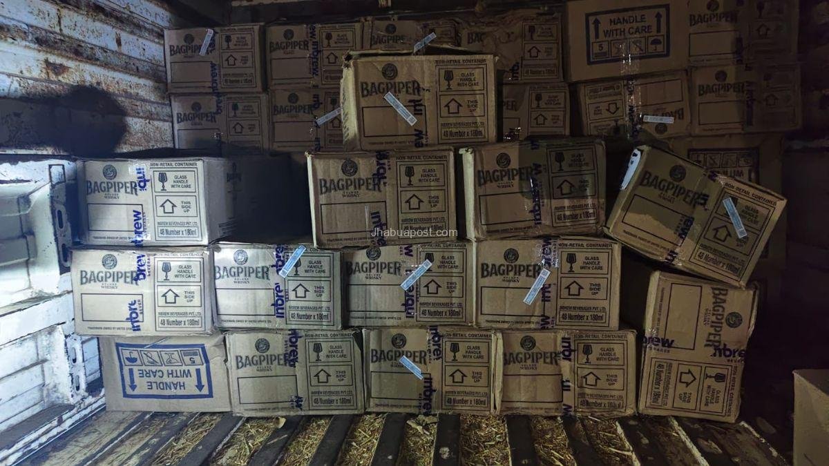 झाबुआ: राणापुर पुलिस ने पकड़ी 2 .68 लाख की अवैध शराब,बोलेरो पिकअप भी जब्त