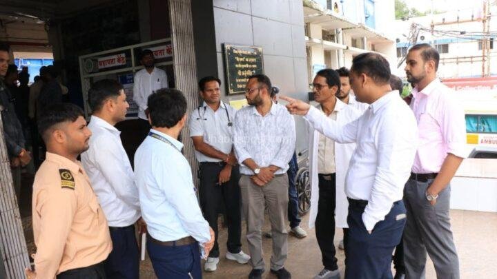 Jhabua Hospital Inspection: कलेक्टर ने किया जिला अस्पताल का औचक निरीक्षण, ‘फायर सेफ्टी’ में मिला लीकेज