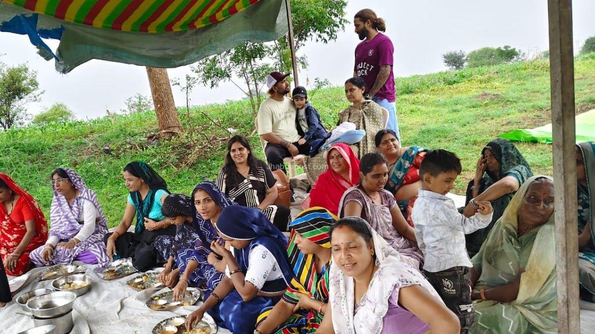 Rajat Patidar: RCB कप्तान ने ससुराल में मनाई उज्जैनी; चखा दाल-पानिये स्वाद 3 Rajat Patidar: RCB कप्तान ने ससुराल में मनाई उज्जैनी; चखा दाल-पानिये स्वाद
