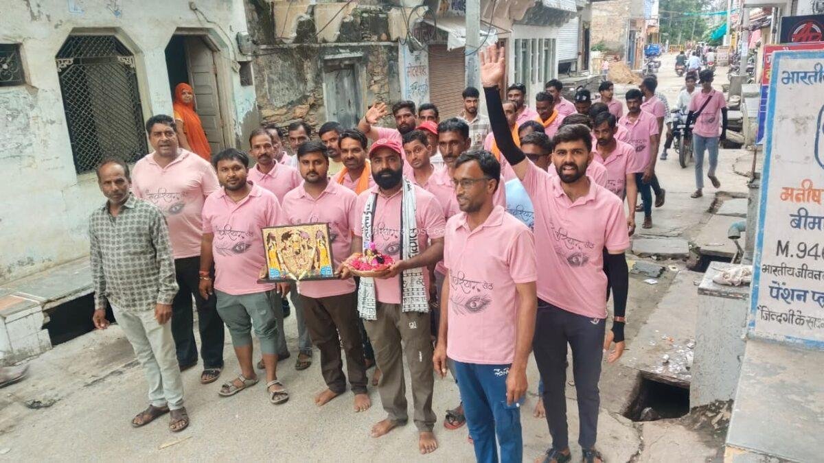 Sanwaliya Seth Yatra: 230 किमी पैदल चलकर मंडफिया पहुंचे भक्त 3 Sanwaliya Seth Yatra: 230 किमी पैदल चलकर मंडफिया पहुंचे