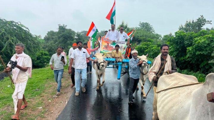 Bjp kisan morcha ने निकाली तिरंगा यात्रा, झमाझम बारिश, सजी बैलगाड़ी और कंधे पर हल