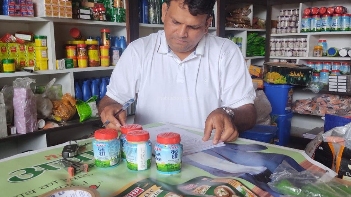 Food Safety Raid Jhabua: पेटलावद और बामनिया में खाद्य विभाग का छापा, 33 हजार का संदिग्ध  घी जब्त
