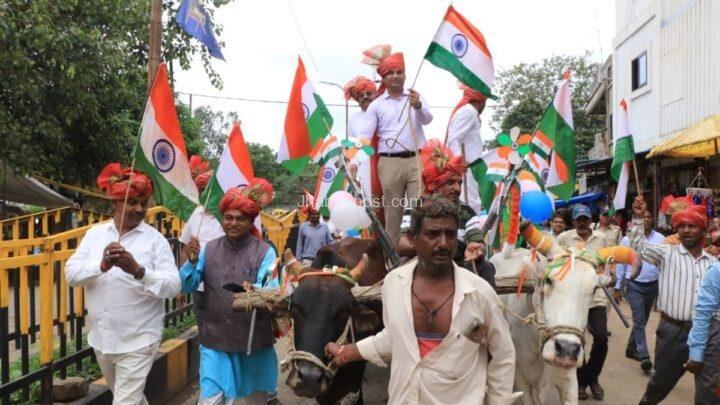 Har Ghar Tiranga: मांदल की थाप और सजी-धजी बैलगाड़ियां, राणापुर में निकली  तिरंगा यात्रा