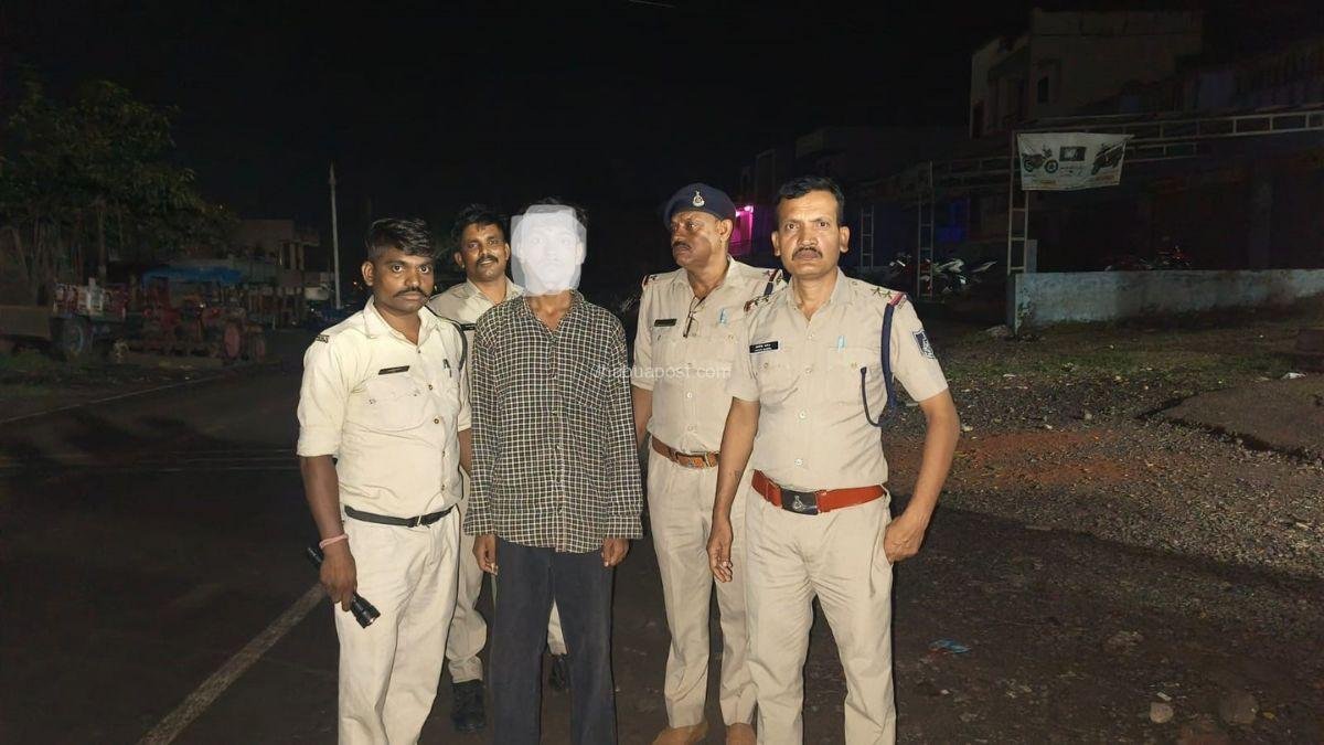 Jhabua Police Action: आधी रात को एक्शन में 150 पुलिसकर्मी, 10 हजार के इनामी सहित 27 वारंटी गिरफ्तार 4 Jhabua Police Action: आधी रात को एक्शन में 150 पुलिसकर्मी, 10 हजार के इनामी सहित 27 वारंटी गिरफ्तार