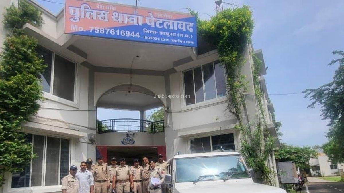 Petlawad Murder Case: हरिराम हत्याकांड अवैध संबंध के शक में हुई थी हत्या, दहशत फैलाने के लिए वायरल किया था वीडियो 3 Petlawad Murder Case: हरिराम हत्याकांड अवैध संबंध के शक में हुई थी हत्या, दहशत फैलाने के लिए वायरल किया था वीडियो