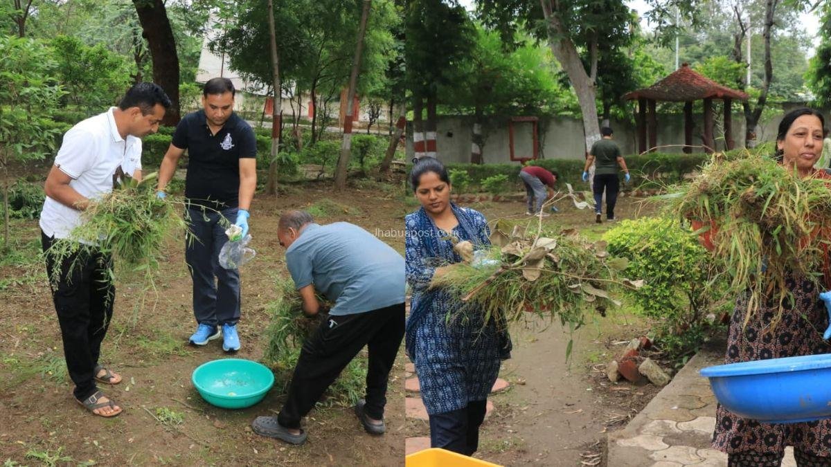 Jhabua News:  हाथ में झाड़ू थामे नजर आए अधिकारी! कलेक्ट्रेट में चला सफाई अभियान