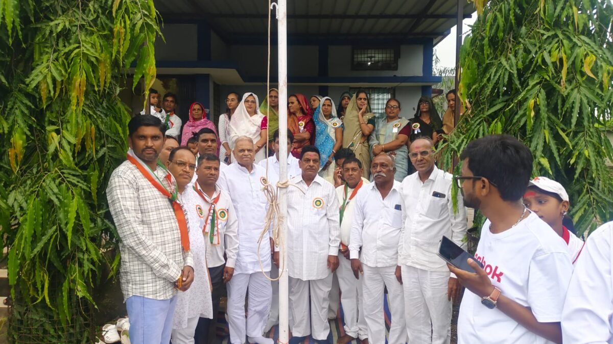 Karwad Independence Day: करवड़ में शान से लहराया तिरंगा! ग्राम पंचायत में वरिष्ठ नागरिक शैतानमल मांडोत ने किया ध्वजारोहण 1 Karwad Independence Day: करवड़ में शान से लहराया तिरंगा! ग्राम पंचायत में वरिष्ठ नागरिक शैतानमल मांडोत ने किया ध्वजारोहण