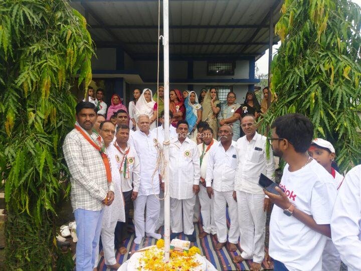 Karwad Independence Day: करवड़ में शान से लहराया तिरंगा! ग्राम पंचायत में वरिष्ठ नागरिक शैतानमल मांडोत ने किया ध्वजारोहण 70 Karwad Independence Day: करवड़ में शान से लहराया तिरंगा! ग्राम पंचायत में वरिष्ठ नागरिक शैतानमल मांडोत ने किया ध्वजारोहण