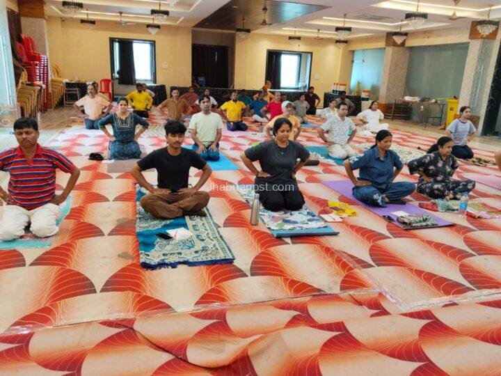 Jhabua: आर्ट ऑफ लिविंग का हैप्पीनेस प्रोग्राम, 30 से ज्यादा लोगों ने सीखी सुदर्शन क्रिया; 25 सितंबर से फिर आयोजन 8 Jhabua: आर्ट ऑफ लिविंग का हैप्पीनेस प्रोग्राम, 30 से ज्यादा लोगों ने सीखी सुदर्शन क्रिया; 25 सितंबर से फिर आयोजन